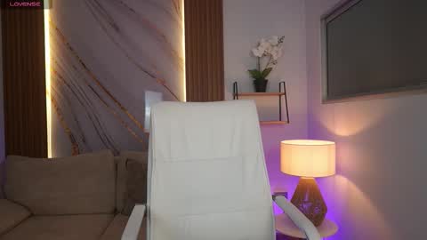 Snapshot of milacrave chatting on December 17, 2025, 11:38 am milacrave online show from December 17, 2025, 11:38 am