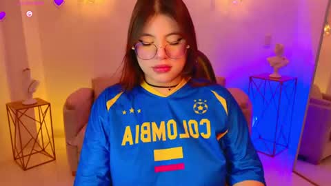 MilaCravee online show from July 3, 2026, 2:34 pm