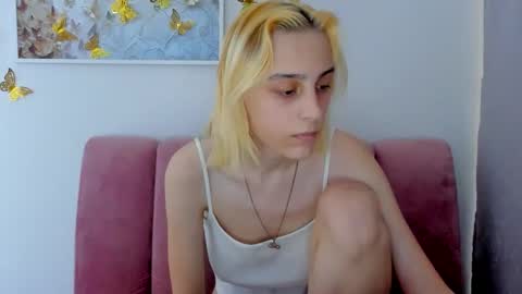 Snapshot of milaglow chatting on January 16, 2026, 2:43 pm MilaGlow online show from January 16, 2026, 2:43 pm