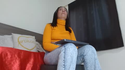 Snapshot of milahot23 chatting on February 11, 2025, 6:08 am mila online show from February 11, 2025, 6:08 am