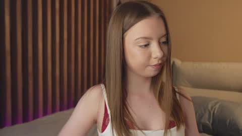 Mila online show from March 26, 2026, 3:28 pm