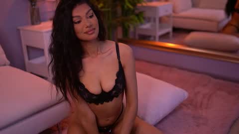 Mila online show from May 18, 2026, 7:31 pm