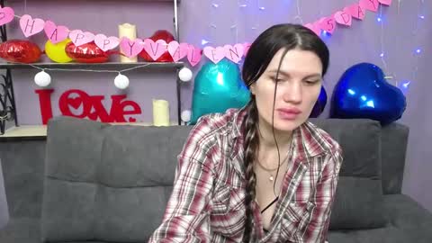 Snapshot of milaloona chatting on February 13, 2025, 6:05 pm Milaloona online show from February 13, 2025, 6:05 pm