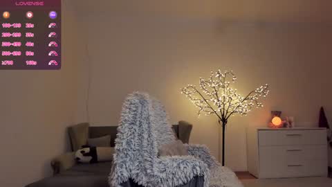 Snapshot of milamurrr_ chatting on December 13, 2024, 1:55 pm Milana online show from December 13, 2024, 1:55 pm