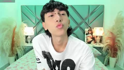 milan_lewiss online show from April 16, 2026, 12:39 pm