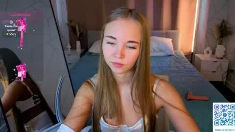 Snapshot of milana_sorrento chatting on May 15, 2026, 1:12 am Milana online show from May 15, 2026, 1:12 am