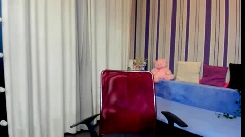 MilanaAlvis online show from December 14, 2025, 1:05 pm