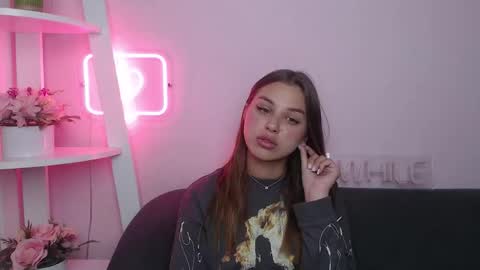 milanaangelas online show from September 9, 2025, 7:46 pm