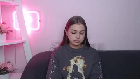 milanaangelas online show from October 7, 2025, 7:55 pm