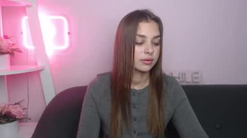 milanaangelas online show from November 18, 2025, 8:46 pm