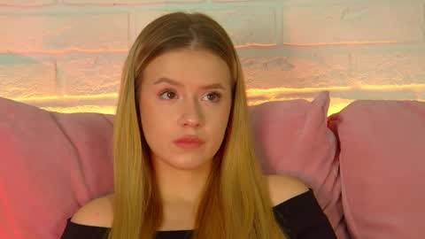 Snapshot of milanabalmain chatting on October 22, 2025, 4:18 pm MilanaBalmain online show from October 22, 2025, 4:18 pm