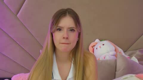 Snapshot of milanabalmain chatting on November 12, 2025, 4:18 pm MilanaBalmain online show from November 12, 2025, 4:18 pm