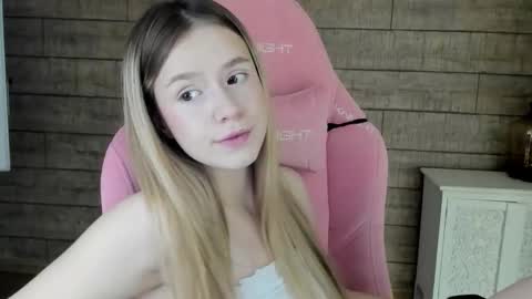 Snapshot of milanabalmain chatting on November 22, 2025, 4:22 am MilanaBalmain online show from November 22, 2025, 4:22 am