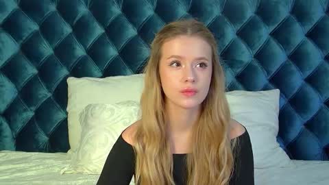 Snapshot of milanabalmain chatting on December 3, 2025, 4:05 pm MilanaBalmain online show from December 3, 2025, 4:05 pm