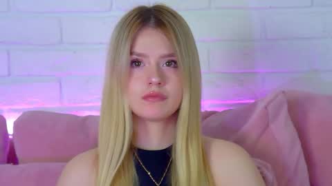 MilanaBalmain online show from February 18, 2026, 7:54 pm