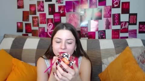 Snapshot of milanaroz chatting on February 7, 2025, 9:26 am milanaroz online show from February 7, 2025, 9:26 am