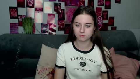 Snapshot of milanaroz chatting on September 13, 2025, 4:51 pm milanaroz online show from September 13, 2025, 4:51 pm