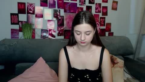 Snapshot of milanaroz chatting on September 25, 2025, 5:11 am milanaroz online show from September 25, 2025, 5:11 am