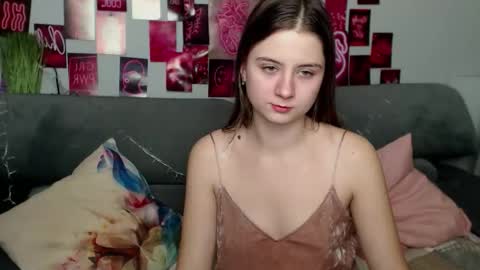 Snapshot of milanaroz chatting on October 19, 2025, 5:02 pm milanaroz online show from October 19, 2025, 5:02 pm