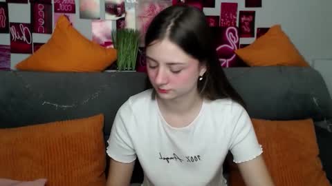 Snapshot of milanaroz chatting on October 31, 2025, 6:03 am milanaroz online show from October 31, 2025, 6:03 am