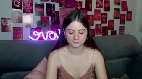 Snapshot of milanaroz chatting on November 15, 2025, 6:00 am milanaroz online show from November 15, 2025, 6:00 am