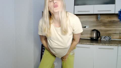 Milena online show from January 3, 2025, 12:41 pm