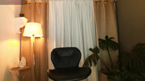 Snapshot of milansantana24 chatting on November 25, 2025, 10:54 pm MILAN SANTANA online show from November 25, 2025, 10:54 pm