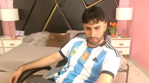 milanzaire online show from September 25, 2025, 9:40 pm