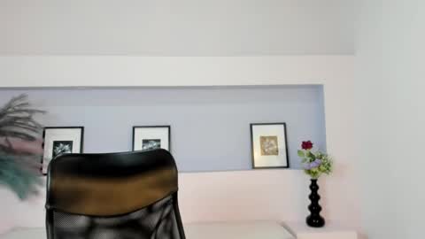 Snapshot of milarose4 chatting on December 22, 2024, 11:22 am Mila Rose online show from December 22, 2024, 11:22 am