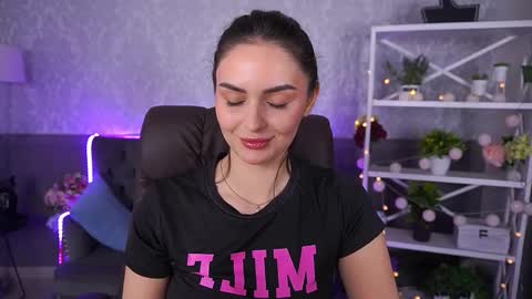 Snapshot of milashalovely chatting on October 28, 2025, 7:23 am Milasha online show from October 28, 2025, 7:23 am