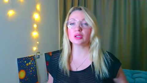 Snapshot of milasmille chatting on October 20, 2025, 11:05 pm milasmille online show from October 20, 2025, 11:05 pm
