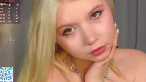 Snapshot of mildredbain chatting on January 19, 2025, 4:22 am Mila online show from January 19, 2025, 4:22 am