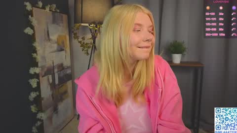 Snapshot of mildredbain chatting on January 27, 2025, 2:31 am Mila online show from January 27, 2025, 2:31 am