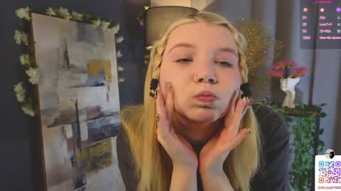Snapshot of mildredbain chatting on February 9, 2025, 2:28 am Mila online show from February 9, 2025, 2:28 am