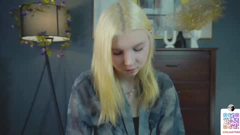 Snapshot of mildredbain chatting on February 23, 2025, 2:40 am Mila online show from February 23, 2025, 2:40 am