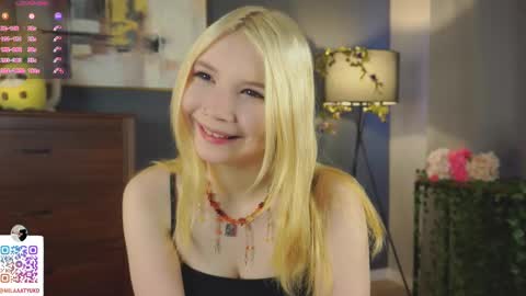 Snapshot of mildredbain chatting on March 3, 2025, 3:30 am Mila online show from March 3, 2025, 3:30 am