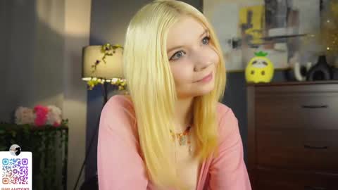 Snapshot of mildredbain chatting on March 7, 2025, 2:36 am Mila online show from March 7, 2025, 2:36 am