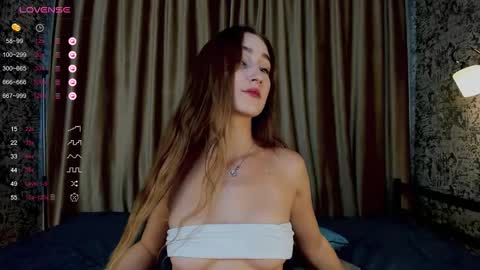 Mia online show from September 23, 2025, 9:45 am