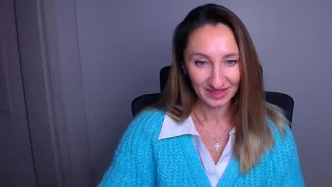 Snapshot of milena_sunny_ chatting on December 19, 2025, 6:42 am Milena online show from December 19, 2025, 6:42 am