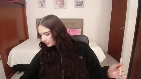 Snapshot of miley_baker chatting on January 7, 2026, 3:58 pm Miley online show from January 7, 2026, 3:58 pm