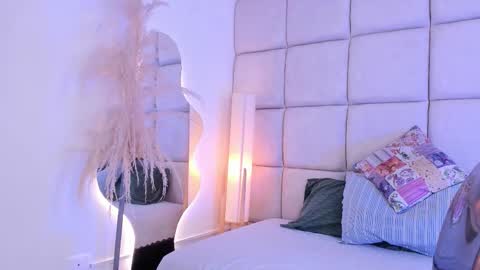 Miley online show from November 14, 2025, 3:22 pm