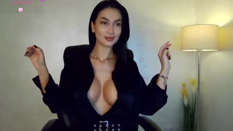 Snapshot of miley_me chatting on December 12, 2024, 7:52 am M online show from December 12, 2024, 7:52 am
