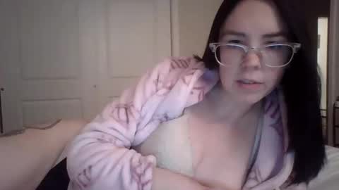 Snapshot of milf4you6 chatting on December 2, 2025, 1:33 am milf4you6 online show from December 2, 2025, 1:33 am