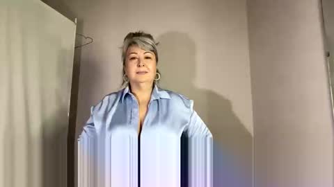 Snapshot of milf_charlotty chatting on January 17, 2025, 1:47 am Charlotte online show from January 17, 2025, 1:47 am