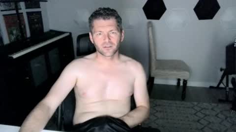 Snapshot of milf_hunter567 chatting on October 25, 2025, 5:40 pm milf_hunter567 online show from October 25, 2025, 5:40 pm