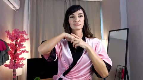 Snapshot of milf_mamyy chatting on October 10, 2025, 7:18 am Filicia online show from October 10, 2025, 7:18 am