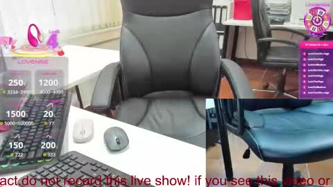 Snapshot of milf_viktoria chatting on February 5, 2026, 11:15 am Viktoria online show from February 5, 2026, 11:15 am