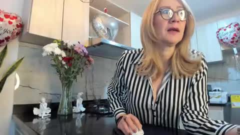 Snapshot of milfashley chatting on February 20, 2025, 6:35 pm ASHLEY online show from February 20, 2025, 6:35 pm