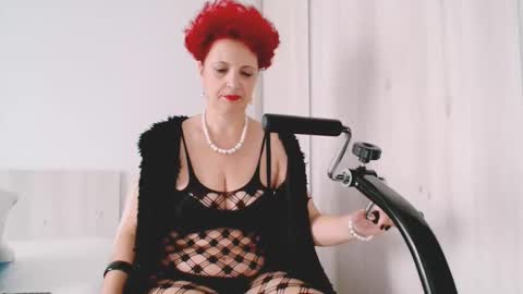 Snapshot of milffsupreme chatting on October 3, 2025, 11:29 am Milfsupreme online show from October 3, 2025, 11:29 am
