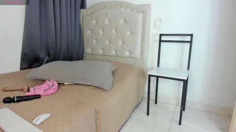 Snapshot of milfnew chatting on November 9, 2025, 3:16 am Nataly online show from November 9, 2025, 3:16 am